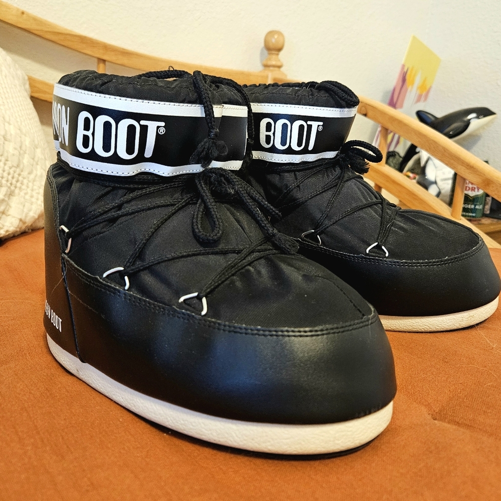 Moon Boots Black Mini